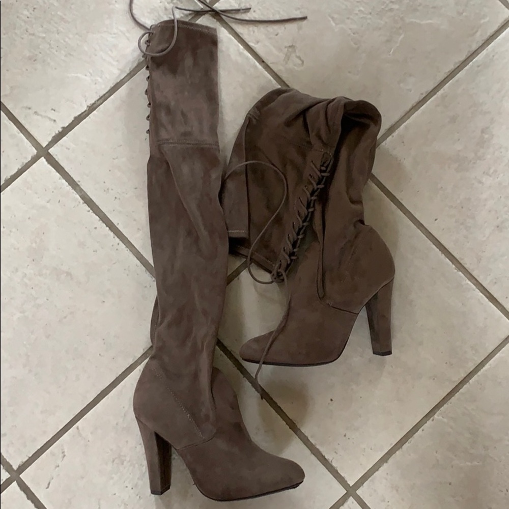 Buckle boots